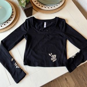 Never worn athleta workout set! Top size xs can fit a small.